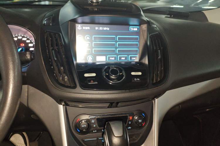 Used Ford Kuga 2013 1.6L GTDi Two-Wheel-Drive Trend Model Audio And AC Panel