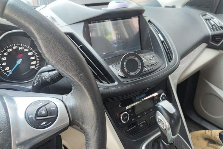 Used Ford Kuga 2013 1.6L GTDi 4x4 Elite Model Audio And AC Panel