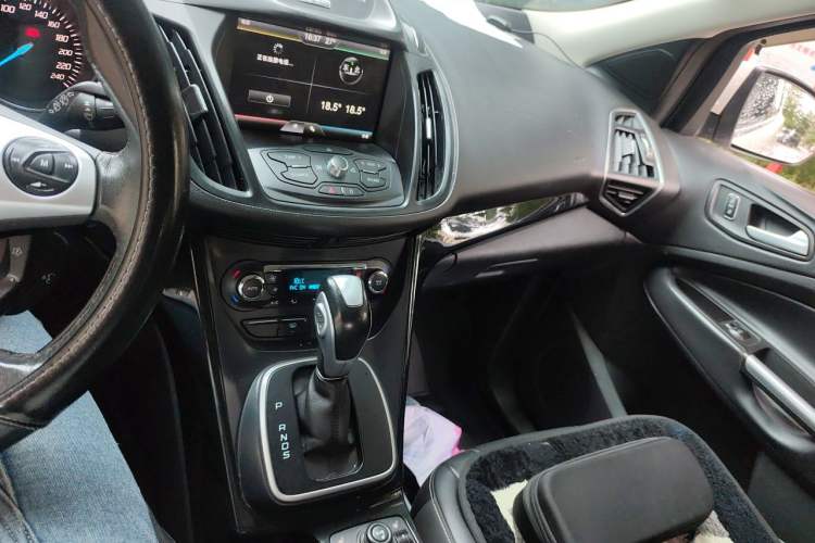 Used Ford Kuga 2013 2.0L GTDi Four-Wheel Drive Premium Model Audio And AC Panel