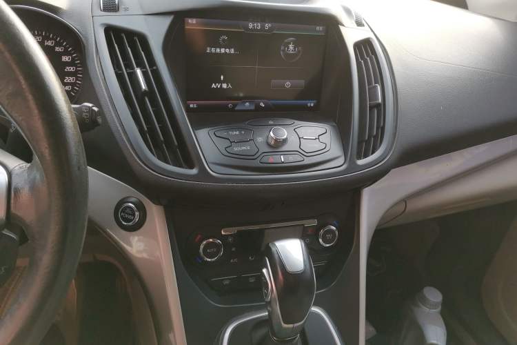 Used Ford Kuga 2013 1.6L GTDi 4x4 Elite Model Audio And AC Panel