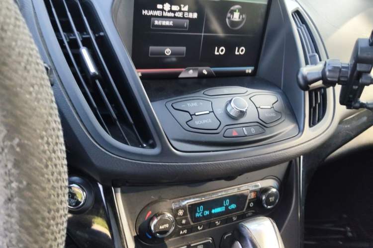 Used Ford Kuga 2013 2.0L GTDi Four-Wheel-Drive Sport Model Audio And AC Panel