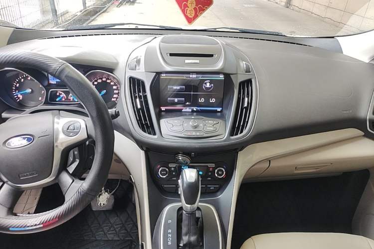 Used Ford Kuga 2013 2.0L GTDi Four-Wheel-Drive Elite Model Audio And AC Panel