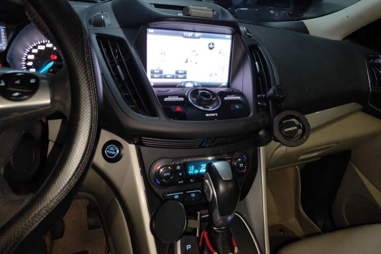 Used Ford Kuga 2013 2.0L GTDi Four-Wheel Drive Premium Model Audio And AC Panel