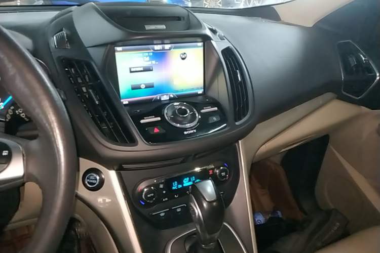 Used Ford Kuga 2013 2.0L GTDi Four-Wheel Drive Premium Model Audio And AC Panel