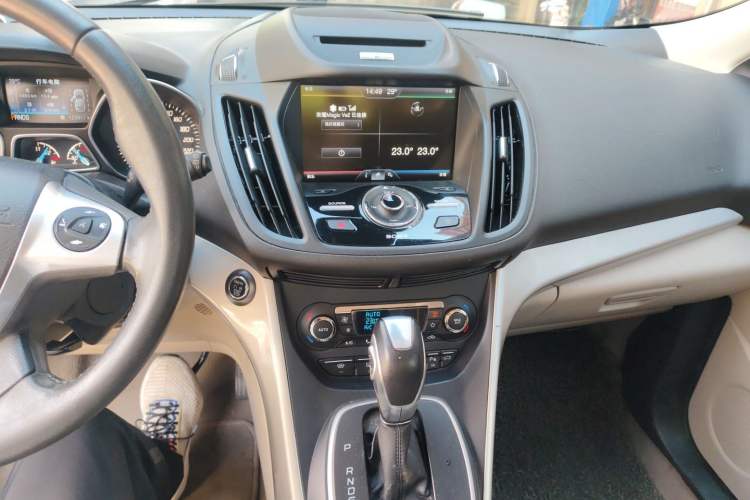 Used Ford Kuga 2013 2.0L GTDi Four-Wheel Drive Premium Model Audio And AC Panel