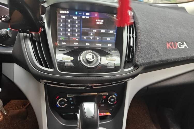 Used Ford Kuga 2013 1.6L GTDi Two-Wheel-Drive Trend Model Audio And AC Panel
