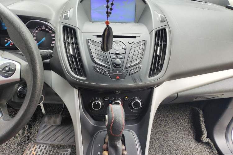 Used Ford Kuga 2013 1.6L GTDi Two-Wheel-Drive Comfort Model Audio And AC Panel