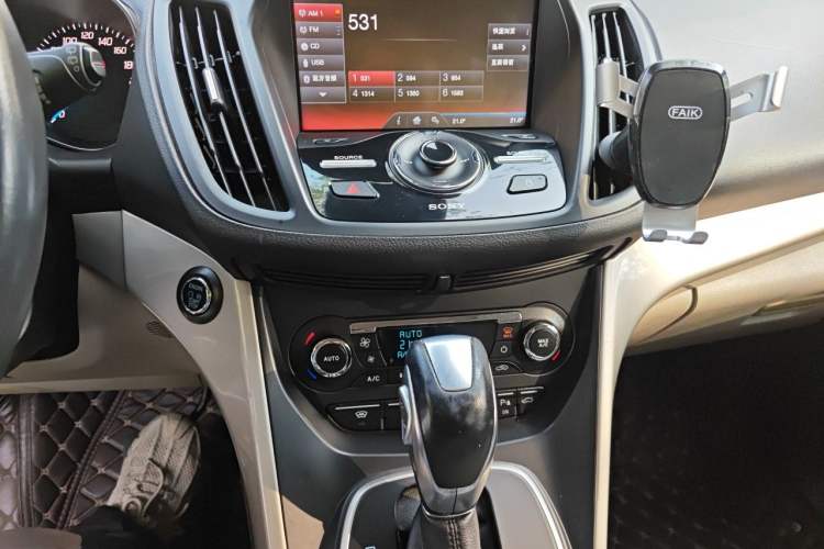 Used Ford Kuga 2013 2.0L GTDi Four-Wheel Drive Premium Model Audio And AC Panel