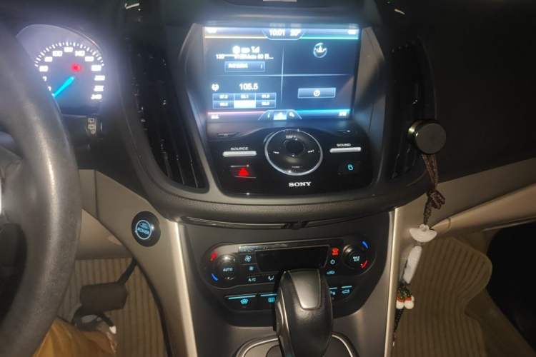 Used Ford Kuga 2013 2.0L GTDi Four-Wheel-Drive Sport Model Audio And AC Panel