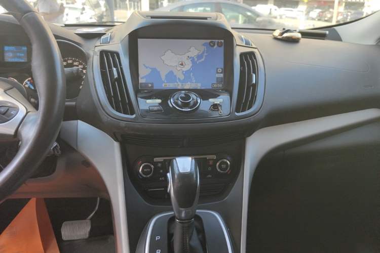 Used Ford Kuga 2013 1.6L GTDi Two-Wheel-Drive Trend Model Audio And AC Panel