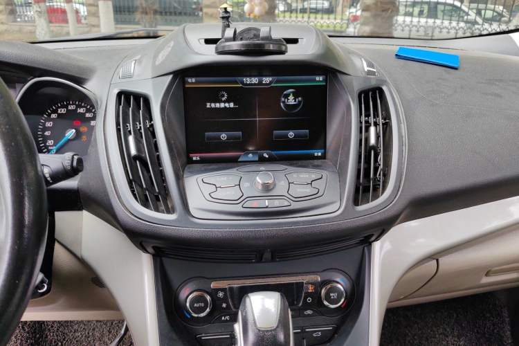 Used Ford Kuga 2013 2.0L GTDi Four-Wheel-Drive Elite Model Audio And AC Panel