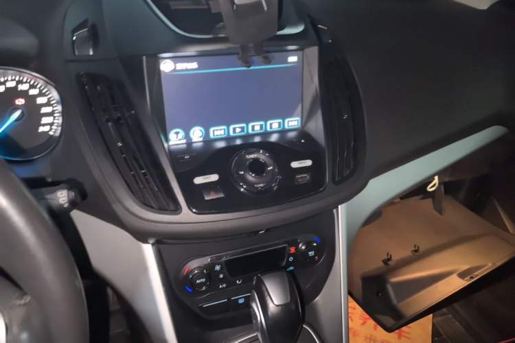 Used Ford Kuga 2013 1.6L GTDi Two-Wheel-Drive Trend Model Audio And AC Panel