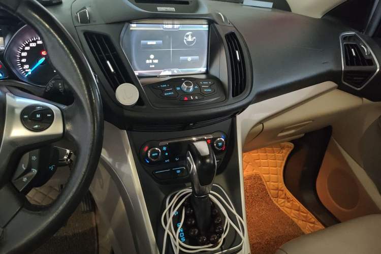 Used Ford Kuga 2013 2.0L GTDi Four-Wheel-Drive Elite Model Audio And AC Panel
