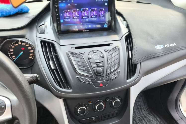 Used Ford Kuga 2013 1.6L GTDi Two-Wheel-Drive Comfort Model Audio And AC Panel