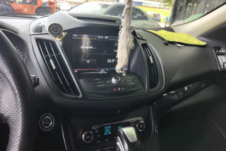 Used Ford Kuga 2013 2.0L GTDi Four-Wheel-Drive Sport Model Audio And AC Panel