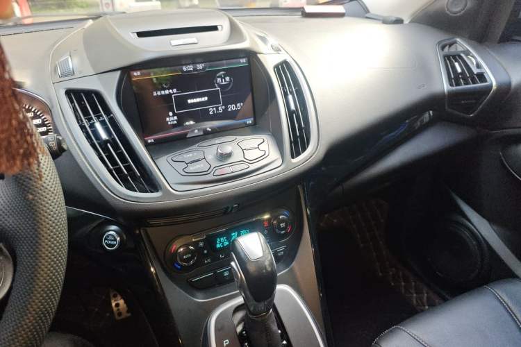 Used Ford Kuga 2013 2.0L GTDi Four-Wheel-Drive Elite Model Audio And AC Panel