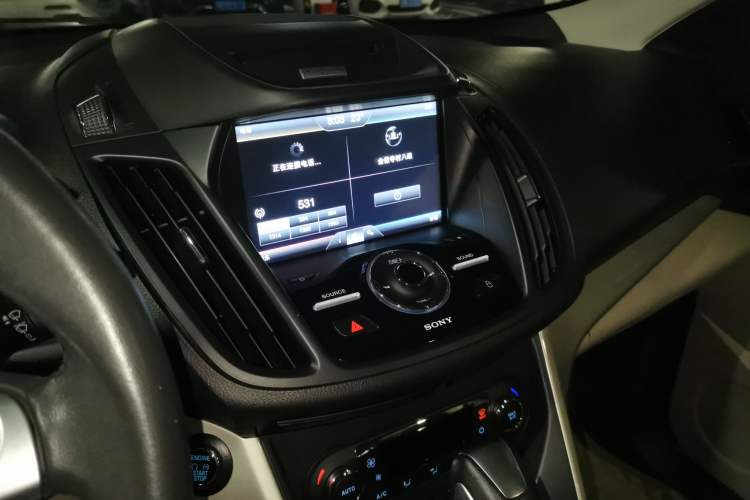 Used Ford Kuga 2013 2.0L GTDi Four-Wheel Drive Premium Model Audio And AC Panel