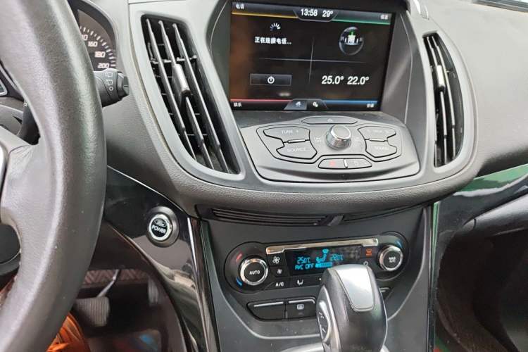 Used Ford Kuga 2013 2.0L GTDi Four-Wheel-Drive Sport Model Audio And AC Panel