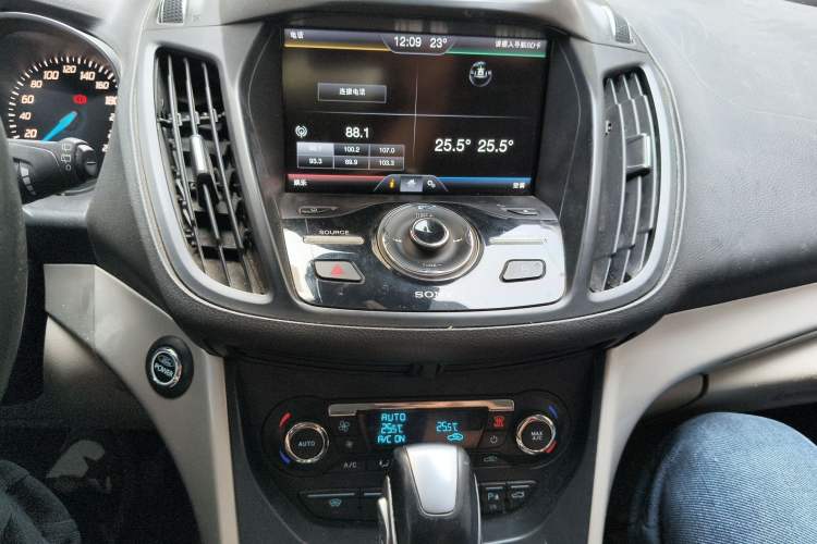 Used Ford Kuga 2013 2.0L GTDi Four-Wheel Drive Premium Model Audio And AC Panel