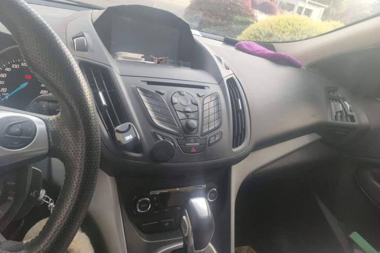Used Ford Kuga 2013 1.6L GTDi Two-Wheel-Drive Trend Model Audio And AC Panel