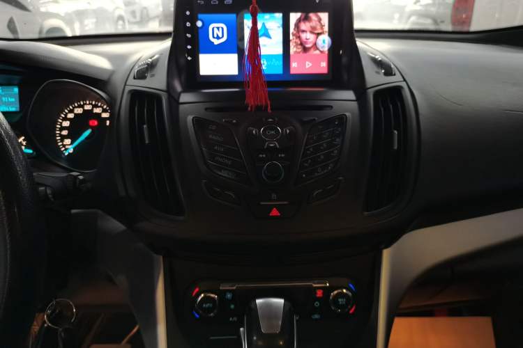 Used Ford Kuga 2013 1.6L GTDi Two-Wheel-Drive Trend Model Audio And AC Panel
