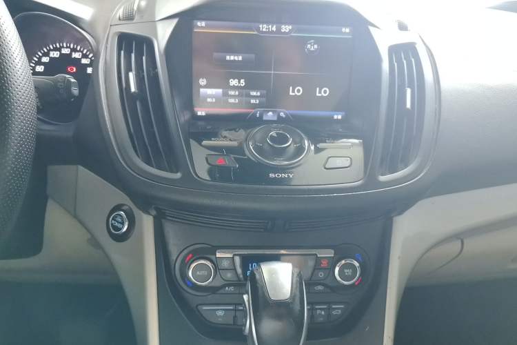 Used Ford Kuga 2013 2.0L GTDi Four-Wheel Drive Premium Model Audio And AC Panel