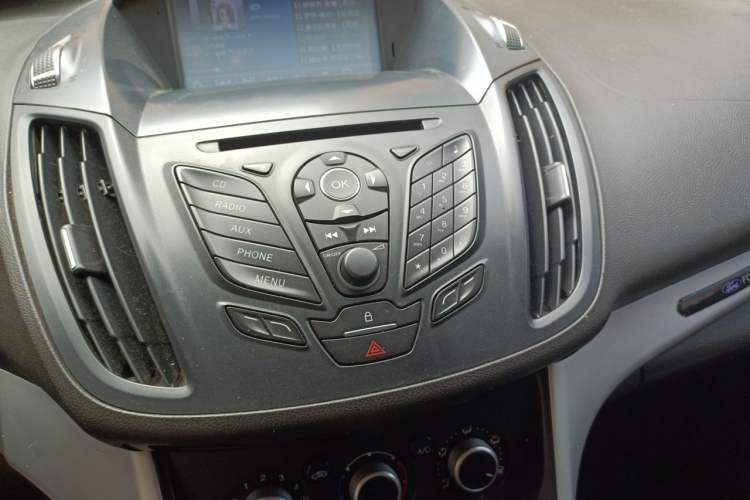 Used Ford Kuga 2013 1.6L GTDi Two-Wheel-Drive Comfort Model Audio And AC Panel