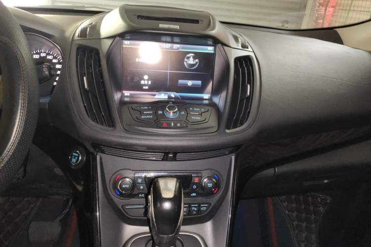Used Ford Kuga 2013 2.0L GTDi Four-Wheel-Drive Sport Model Audio And AC Panel