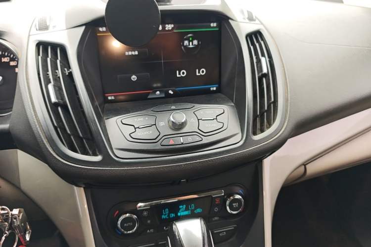 Used Ford Kuga 2013 2.0L GTDi Four-Wheel-Drive Elite Model Audio And AC Panel