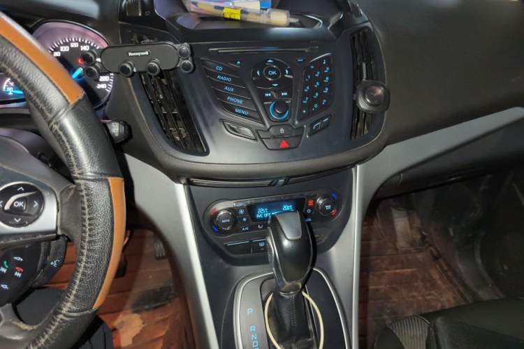 Used Ford Kuga 2013 1.6L GTDi Two-Wheel-Drive Trend Model Audio And AC Panel