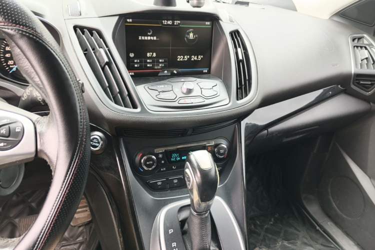 Used Ford Kuga 2013 2.0L GTDi Four-Wheel-Drive Sport Model Audio And AC Panel