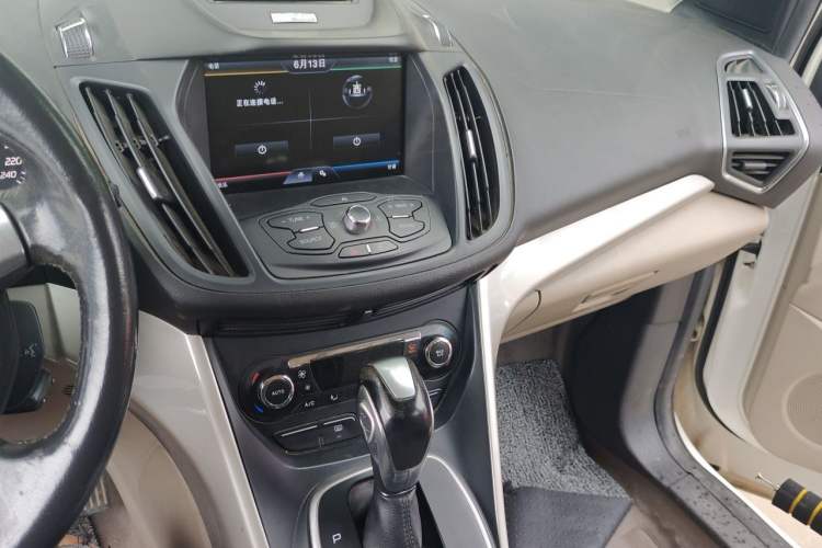 Used Ford Kuga 2013 1.6L GTDi 4x4 Elite Model Audio And AC Panel
