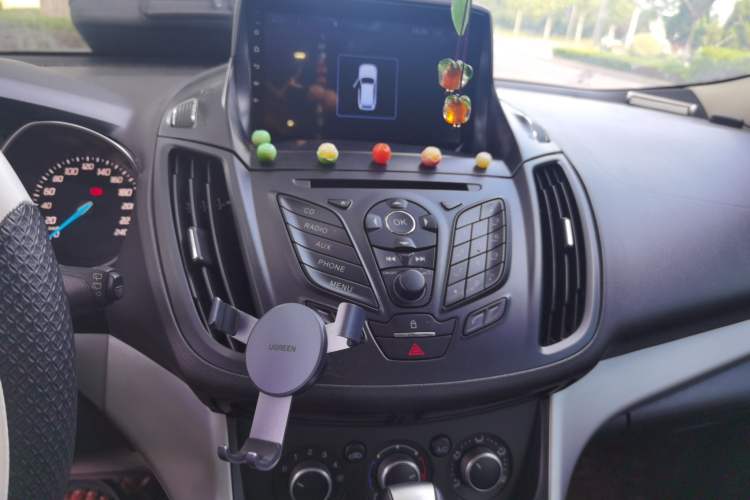 Used Ford Kuga 2013 1.6L GTDi Two-Wheel-Drive Comfort Model Audio And AC Panel