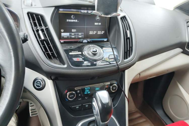 Used Ford Kuga 2013 2.0L GTDi Four-Wheel Drive Premium Model Audio And AC Panel