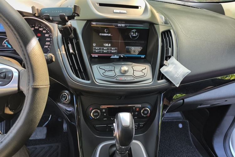 Used Ford Kuga 2013 2.0L GTDi Four-Wheel-Drive Sport Model Audio And AC Panel
