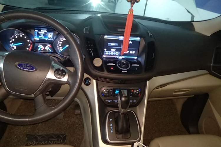 Used Ford Kuga 2013 2.0L GTDi Four-Wheel Drive Premium Model Audio And AC Panel