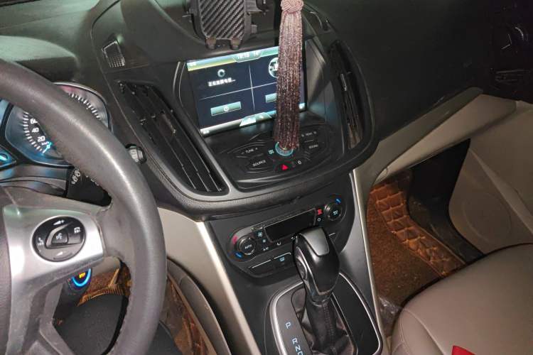 Used Ford Kuga 2013 1.6L GTDi 4x4 Elite Model Audio And AC Panel