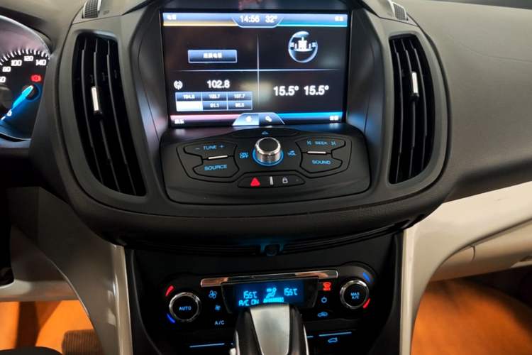 Used Ford Kuga 2013 2.0L GTDi Four-Wheel-Drive Elite Model Audio And AC Panel