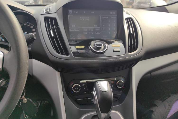 Used Ford Kuga 2013 1.6L GTDi Two-Wheel-Drive Trend Model Audio And AC Panel
