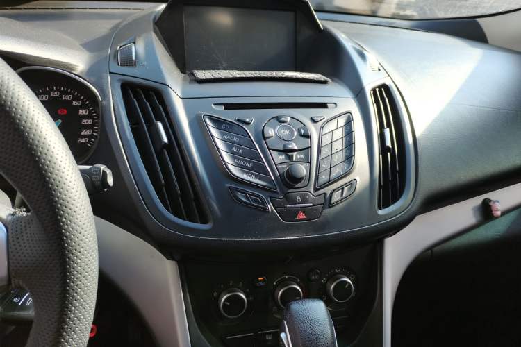 Used Ford Kuga 2013 1.6L GTDi Two-Wheel-Drive Comfort Model Audio And AC Panel