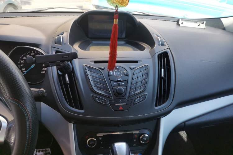 Used Ford Kuga 2013 1.6L GTDi Two-Wheel-Drive Trend Model Audio And AC Panel