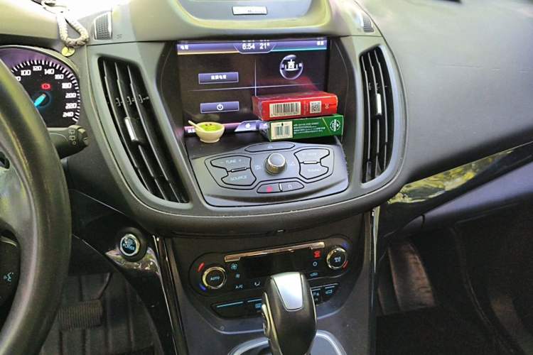Used Ford Kuga 2013 2.0L GTDi Four-Wheel-Drive Sport Model Audio And AC Panel