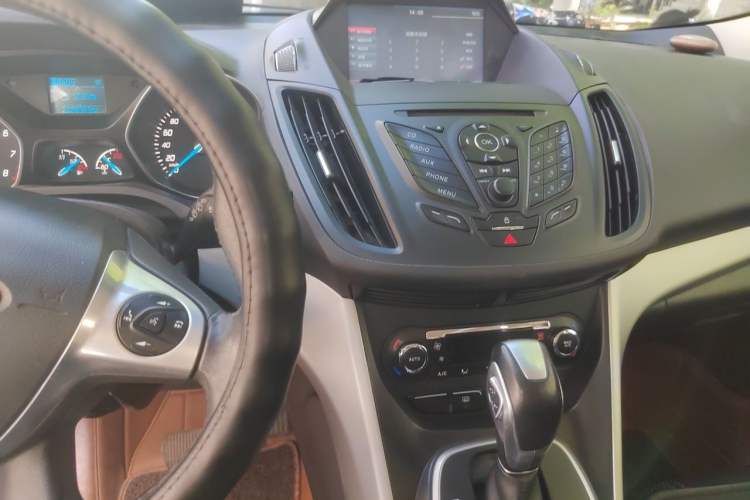 Used Ford Kuga 2013 1.6L GTDi Two-Wheel-Drive Trend Model Audio And AC Panel