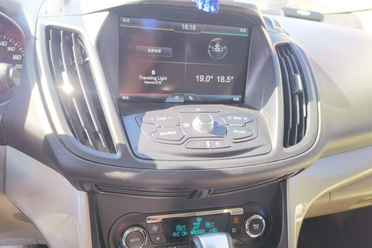 Used Ford Kuga 2013 1.6L GTDi 4x4 Elite Model Audio And AC Panel