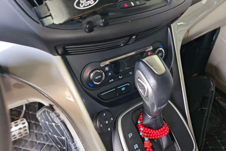 Used Ford Kuga 2013 1.6L GTDi 4x4 Elite Model Audio And AC Panel