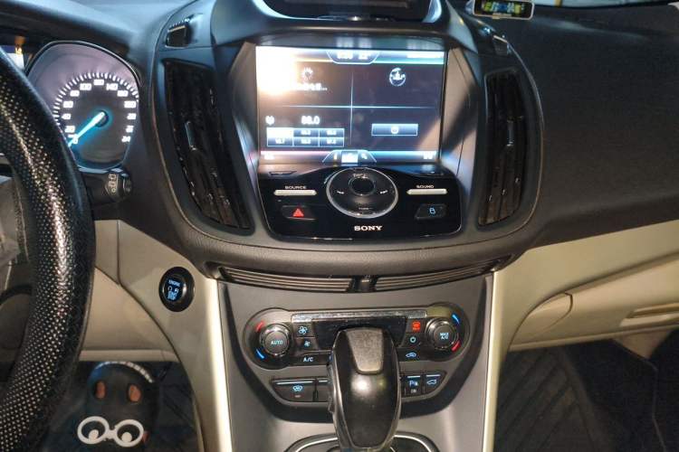Used Ford Kuga 2013 2.0L GTDi Four-Wheel Drive Premium Model Audio And AC Panel