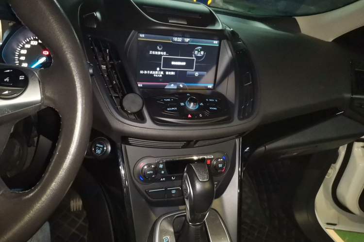 Used Ford Kuga 2013 2.0L GTDi Four-Wheel Drive Premium Model Audio And AC Panel