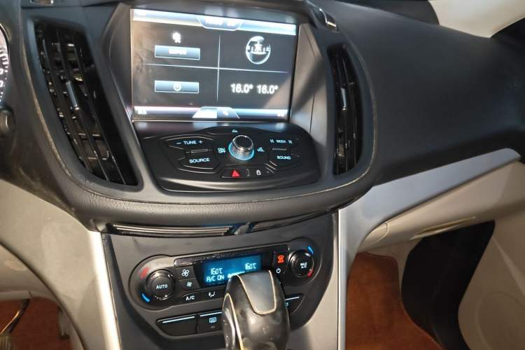 Used Ford Kuga 2013 2.0L GTDi Four-Wheel-Drive Elite Model Audio And AC Panel