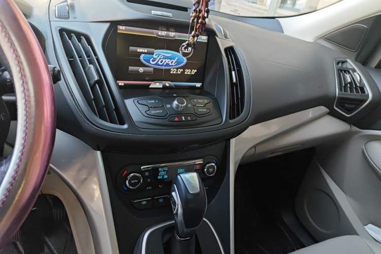 Used Ford Kuga 2013 1.6L GTDi 4x4 Elite Model Audio And AC Panel