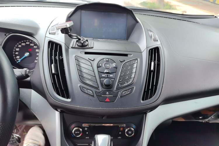 Used Ford Kuga 2013 1.6L GTDi Two-Wheel-Drive Trend Model Audio And AC Panel